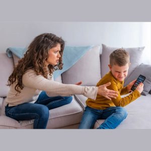 Cum sa limitezi accesul copiilor la ecrane - sfaturi practice pe cazul familiei tale!