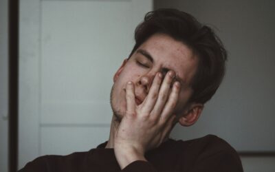 Epuizarea invizibilă: Cum te usucă de energie micro-deciziile de care nici nu ești conștient.